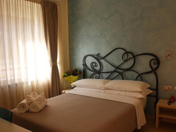 Hotel La Madonnina : photo 3 de la chambre petite chambre double