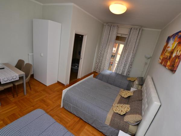 Affittacamere Lidiya : photo 6 de la chambre chambre quadruple avec salle de bains privative