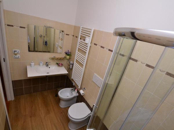 B&B Lidiya : photo 4 de la chambre chambre quadruple avec salle de bains privative