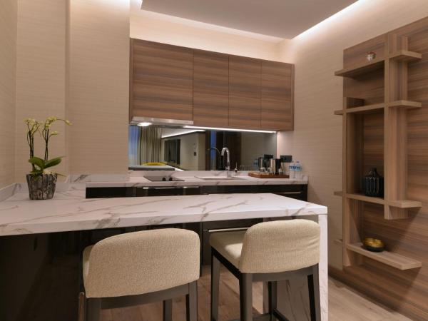 Nish Palace Exlusive Suites : photo 8 de la chambre suite de luxe avec cuisine