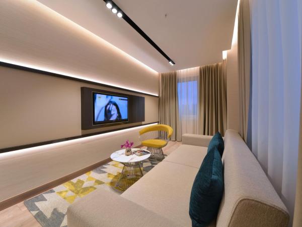 Nish Palace Exlusive Suites : photo 5 de la chambre suite de luxe avec cuisine