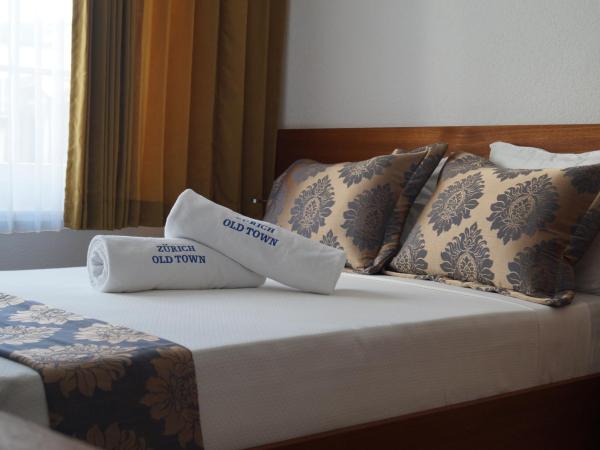 Hotel Old Town : photo 5 de la chambre chambre supérieure lit queen-size