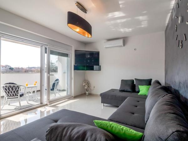 Apartments Mira : photo 1 de la chambre appartement avec terrasse