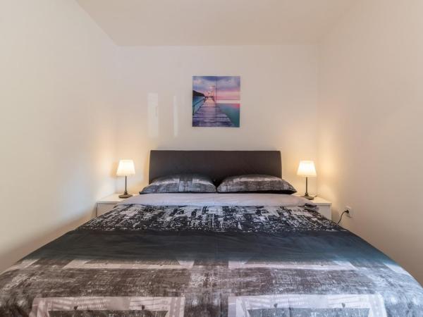 Apartments Mira : photo 2 de la chambre appartement avec balcon