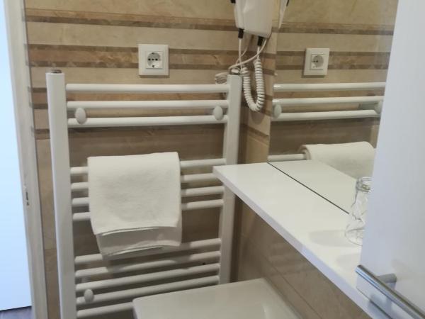 Peric Accommodation Dubrovnik : photo 10 de la chambre chambre double avec balcon - vue sur mer