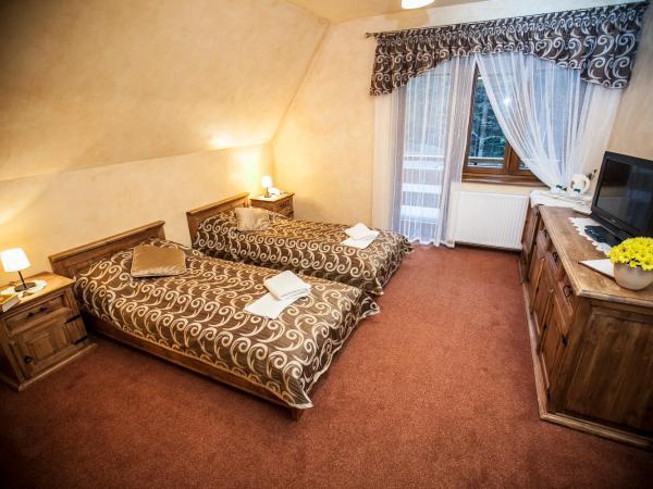 Hotel Dwór Karolówka : photo 6 de la chambre chambre lits jumeaux standard
