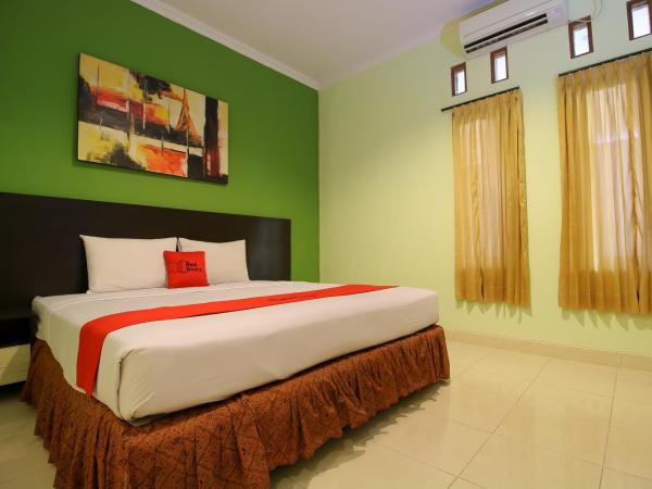RedDoorz Plus @ Taman Siswa 2 : photo 6 de la chambre chambre double