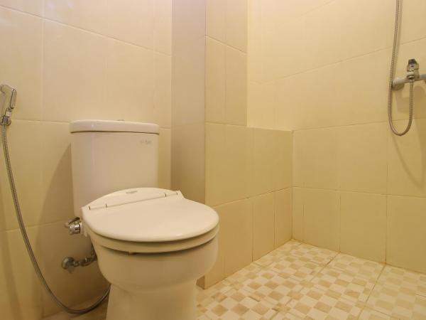 RedDoorz Plus @ Taman Siswa 2 : photo 10 de la chambre chambre double