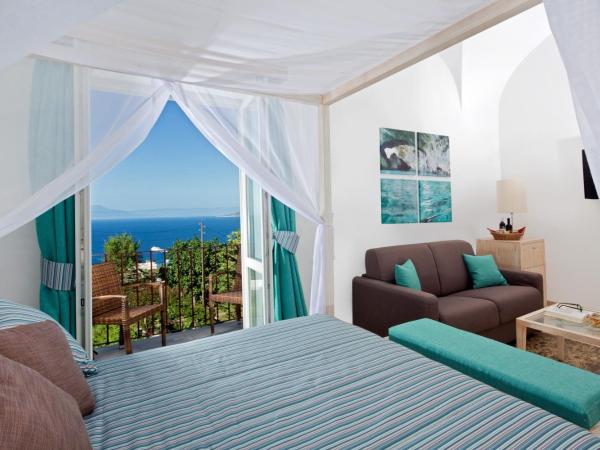 Capri Wine Hotel : photo 5 de la chambre chambre lit queen-size - vue sur mer