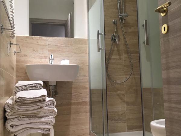 Relais La Corte dei Cavalieri : photo 8 de la chambre chambre triple basique