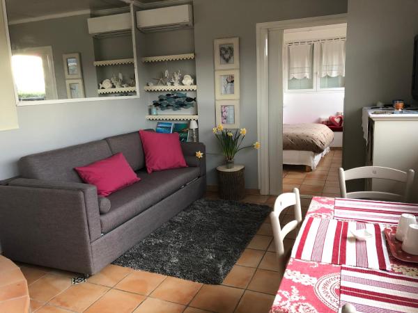 Les Grimaldines - Maison d'Hôtes : photo 8 de la chambre appartement 2 chambres - vue sur château