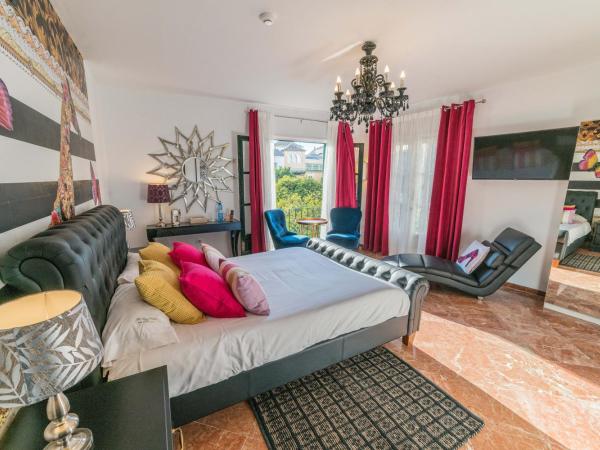 Rey Don Pedro Luxury Home : photo 7 de la chambre chambre lit queen-size - vue sur jardin