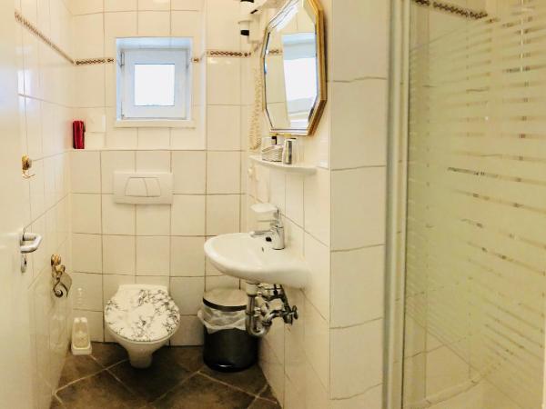 Hotel Mariahilf München : photo 7 de la chambre chambre triple avec balcon