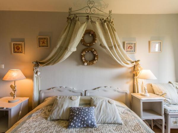 Chambres d'hotes Saint Malo La Barbinais Bed&Breaksfast : photo 2 de la chambre chambre double avec salle de bains privative