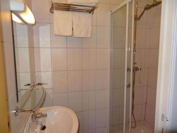 Logies Ocelot : photo 5 de la chambre chambre double ou lits jumeaux confort avec douche