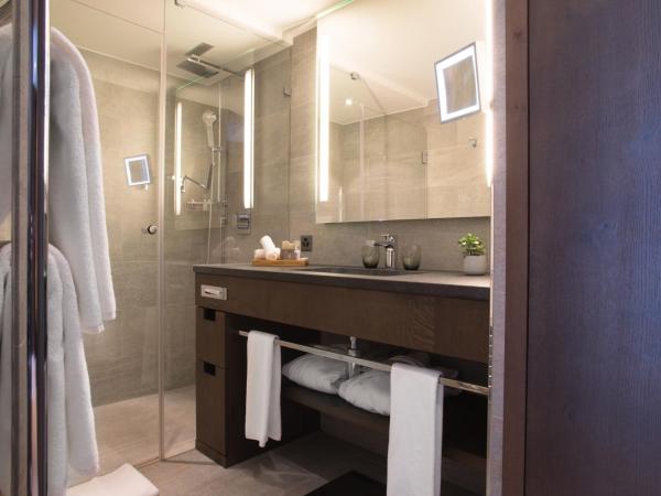 Crans Ambassador : photo 3 de la chambre suite - vue sur forêt