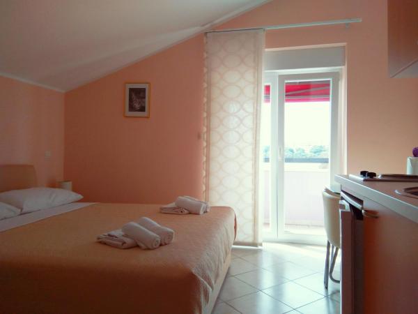 ApartHotel Viola : photo 3 de la chambre studio avec balcon 