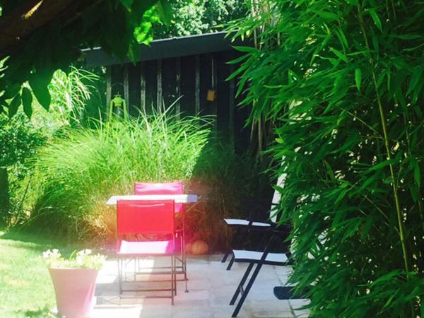 Hameau Du Sentier Des Sources : photo 1 de la chambre studio avec vue sur jardin