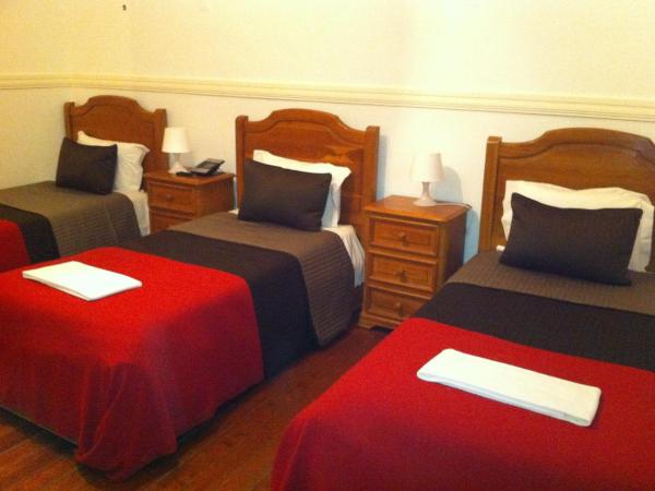 Residencial Valentina : photo 9 de la chambre chambre double ou lits jumeaux avec salle de bains commune