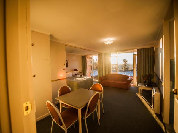 Parklane Motel : photo 5 de la chambre appartement - lit queen-size