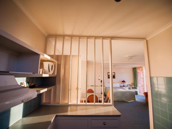 Parklane Motel : photo 2 de la chambre appartement - lit queen-size