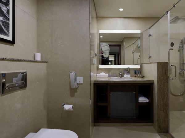 Novotel Kochi Infopark : photo 4 de la chambre chambre lit king-size supérieure avec 20 % de réduction sur nourriture et boissons sans alcool et 15 % de réduction sur service de blanchisserie et spa