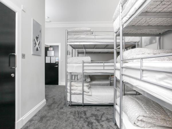West End Hotel : photo 4 de la chambre lit superposé dans dortoir mixte de 9 lits