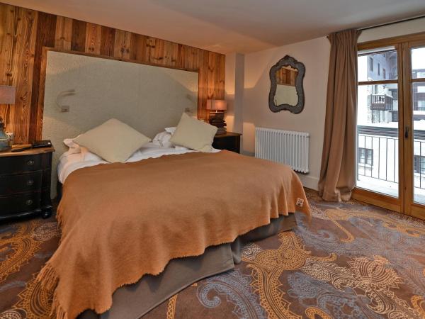 Maison de Famille Les 5 Frères : photo 7 de la chambre chambre double ou lits jumeaux avec douche ou baignoire - sud