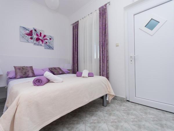 Apartmani Žana : photo 2 de la chambre chambre double avec salle de bains privative