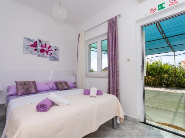 Apartmani Žana : photo 4 de la chambre chambre double avec salle de bains privative