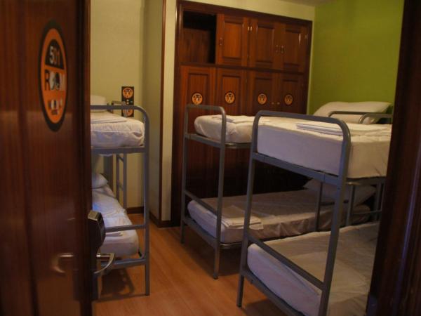 Moon Hostel Bio : photo 2 de la chambre lit simple dans dortoir à 6 lits