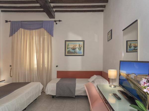 Hotel Amalfitana : photo 7 de la chambre chambre triple