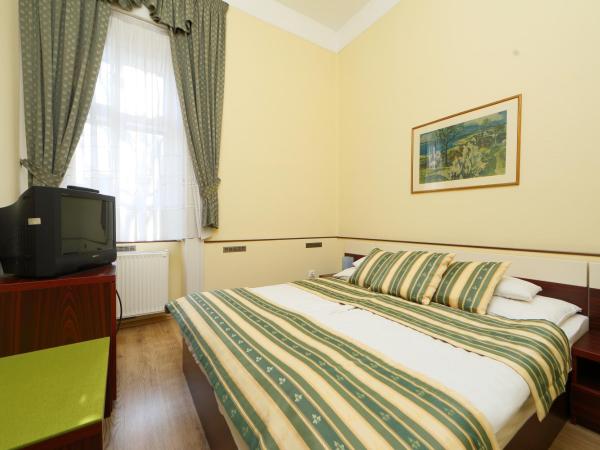 Hotel Blaha Lujza : photo 1 de la chambre chambre double Économique - rez-de-chaussée