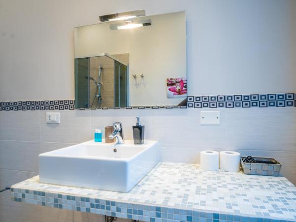 B&B DormiRe Bologna : photo 7 de la chambre chambre quadruple supérieure