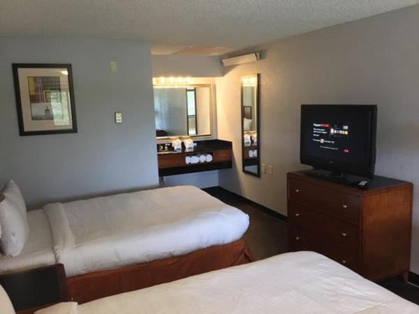 Extend-a-Suites Phoenix : photo 2 de la chambre chambre executive 2 lits queen size