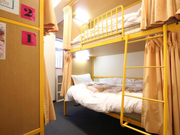 Sakura Hotel Ikebukuro : photo 3 de la chambre chambre avec lits superposés et salle de bains commune - 4 personnes