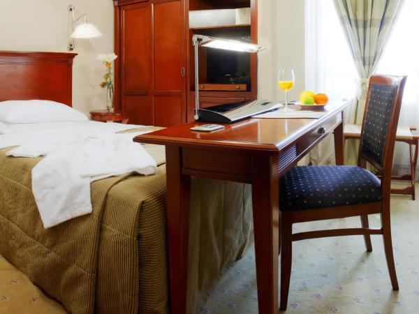 Best Western Premier Hotel Astoria : photo 5 de la chambre chambre lit queen-size (1 adulte)