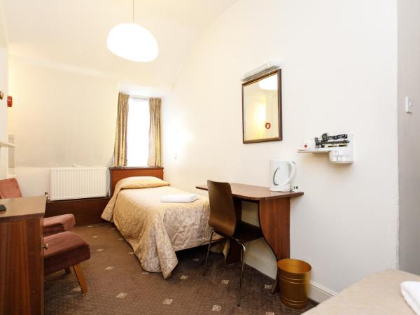 Jesmond Hotel : photo 1 de la chambre chambre lits jumeaux avec salle de bains commune