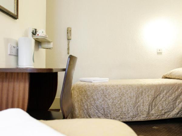 Jesmond Hotel : photo 2 de la chambre chambre lits jumeaux avec salle de bains commune