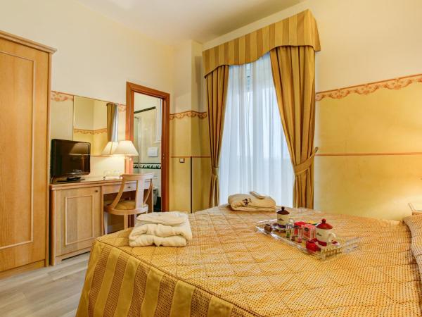 Hotel Byron : photo 6 de la chambre chambre double ou lits jumeaux avec balcon