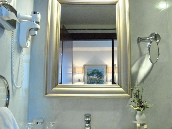 Best Western Premier Hotel Astoria : photo 7 de la chambre chambre lit queen-size (1 adulte)