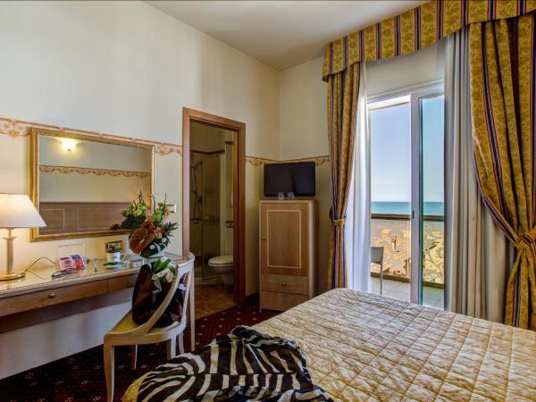 Hotel Byron : photo 2 de la chambre chambre double ou lits jumeaux - vue sur mer