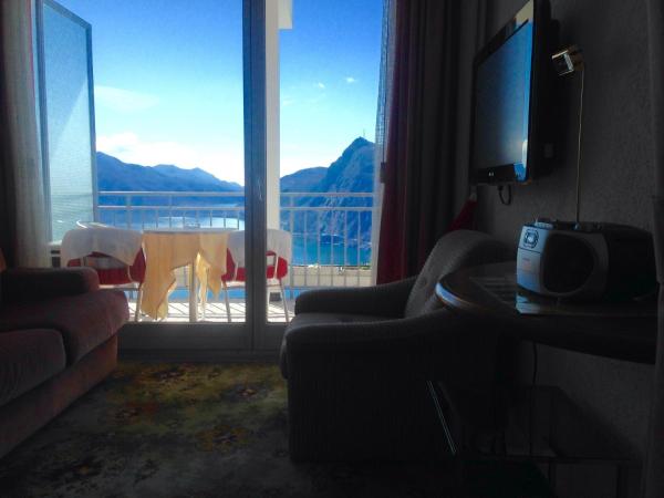 Hotel Colibrì : photo 2 de la chambre chambre simple avec balcon - vue sur lac