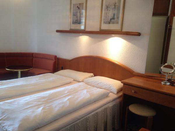 Hotel Colibrì : photo 1 de la chambre chambre simple avec balcon - vue sur lac