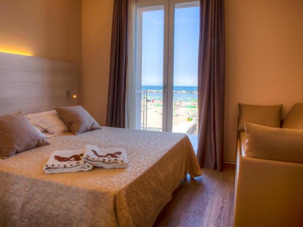 Albergo Aquila : photo 4 de la chambre chambre quadruple supérieure - vue sur mer