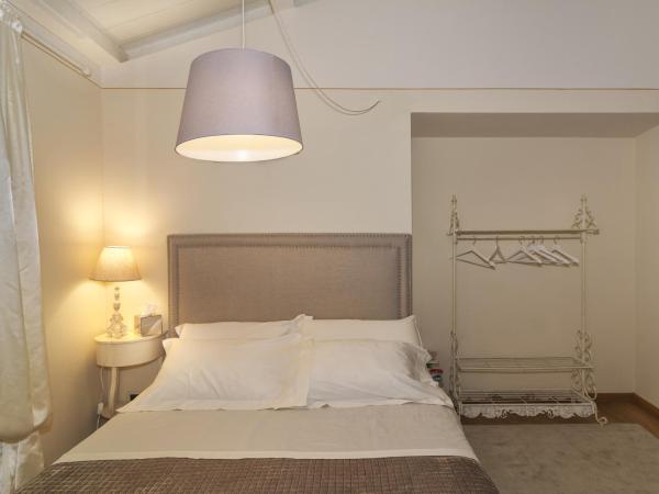 B&B Di Camilla : photo 1 de la chambre chambre double avec salle de bains privative