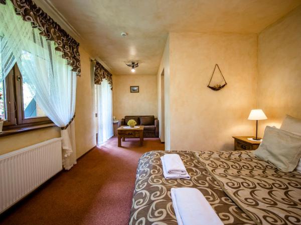 Hotel Dwór Karolówka : photo 1 de la chambre chambre double deluxe avec balcon