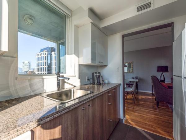 Carmana Hotel & Suites : photo 5 de la chambre suite 2 chambres exécutive avec 1 lit king-size et 1 lit queen-size