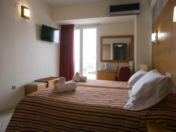 City Life Hotel : photo 3 de la chambre chambre double avec vue sur le port
