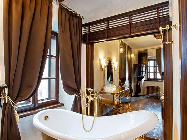 Arcadie Hotel & Apartments : photo 5 de la chambre suite lit king-size - vue sur château